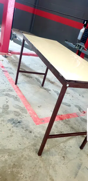 للبيع طاولة قوية