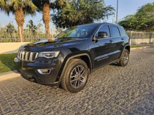jeep grand Cherokee laredo 2021