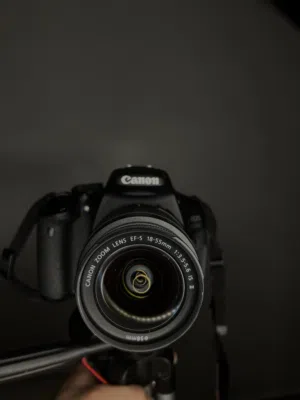 كاميرا كانون 600D مع اغراضها
