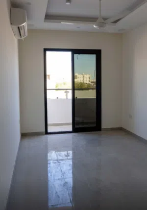 *شقة للإيجار - مسقط بوشر موقع مميز وهادئ وراقي* طابق أول غرفتين + صالة + مطبخ + 3 حمامات مواقف