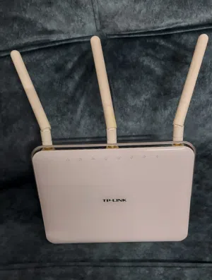موزع ومقوي شبكة العملاق TP-LINK AC1900 و TP-LINK AC1350 موجود في الزرقاء ب اسعار مغرية