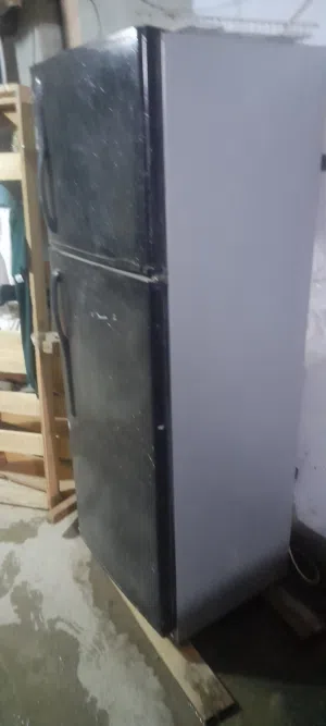 ثلاجه 14قدم بوي نظيف نو فرست داخليتها نظيفه بدون ضربات ولا كسور