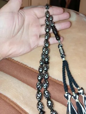 يسر حجازي نجمه وهلال الشاهد في شق من بلادها هيك اجت معموله صيانه بطريقه حرفيه غير واضح الشق