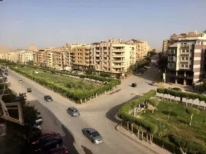 للايجار مفروش على شارع الثروة المعدنية الرئيسى واجهه على الشارع مكيفة بالكامل للعائلات فقط