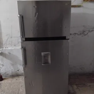 ثلاجة نظيفه شغل وضعها تمام
