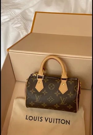 Gucci . Hand Bags . Black . New0