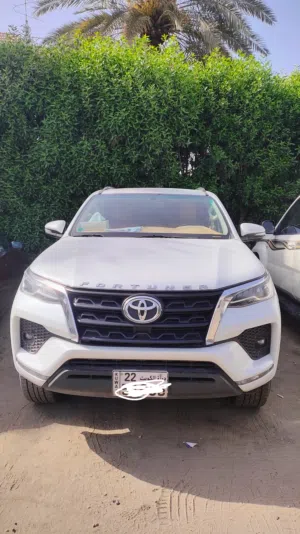 Toyota 2023 good car. came and chack the car thank you