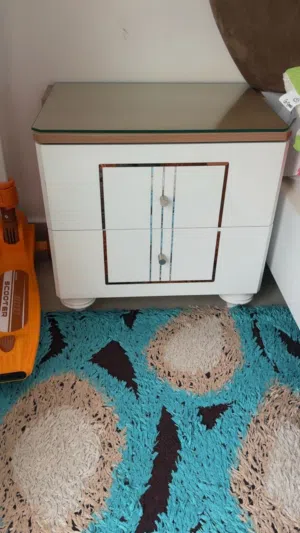 very clean bedroom set great condition not damaged