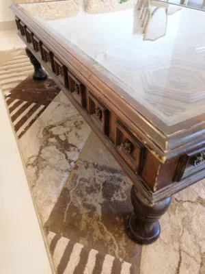 طاوله للبيع (الوصف)