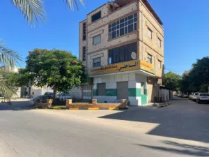 مبنئ تجاري للبيع طريق الخدمات سوق الجمعة الموقع حيوي مميز وبسعر مناسب