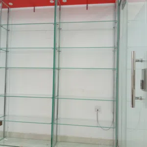رفوف زجاجية للمحلات
