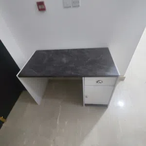Desk for sale like a new