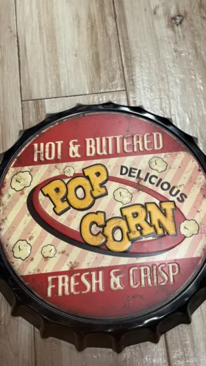 لوحة تعليق بالجدار