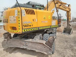Hyundai 14 Ton Wheel excavator R140W-7 , Model year 2010.................