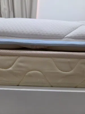 لباد فندقي مستعمل بحالة ممتازه 180×200