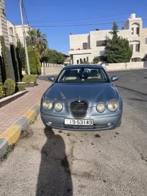 سيارة جاكوار S-Type موديل 2005 لون تركواز بحالة ممتازة مع مواصفات أوروبية