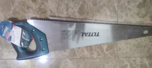 مطارق و مناشير و أقفال ابواب و مقابض أبواب و حقيبة عدة منزلية و أغراض أخرى