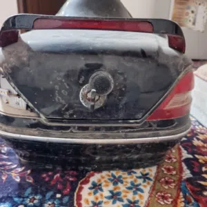 حنطة دراجه مستخدمه نظيفه والمفتاح والقغل يشتغل بس مكسورة بيها فسفوه السعر قفل 10 الف