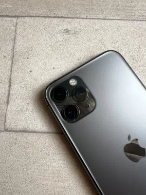 Apple iPhone 11 Pro 256 GB in Sana'a
