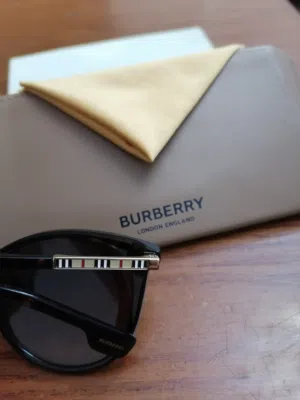 نظاره شمسيه نسائيه  اصليه نوع BURBERRY