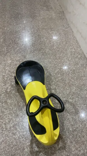 سكوتر ممتاز جداً لاكنه مستعمل و نظيف ومافيه اي خراب