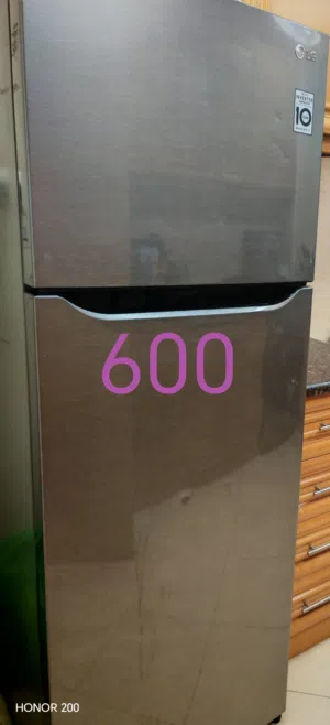 ثلاجة LG للبيع المستعجل