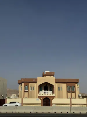 منزل طابقين للايجار عبري منطقه المرتفع على الشارع العام باقي التفاصيل بالوصف