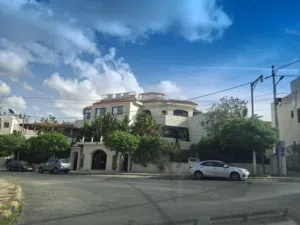 بناية سكنية كاملة للبيع في عبدون