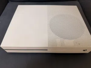 Xbox one s Used No Controllerd