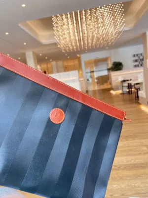 حقيبة فندي كلاسيكية أصلية إصدار محدود - Fendi Vintage Pouch Bag