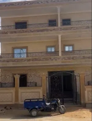 شقةبفيلا للبيع بالحي الرابع الشروق