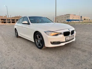 بي ام 320i موديل 2012 بحالة ممتازة Luxury