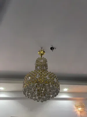 ثريات للبيع