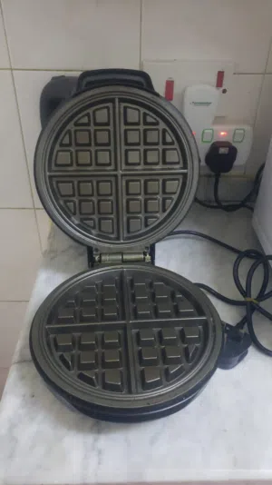 صانع وافل Azal شبه جديد