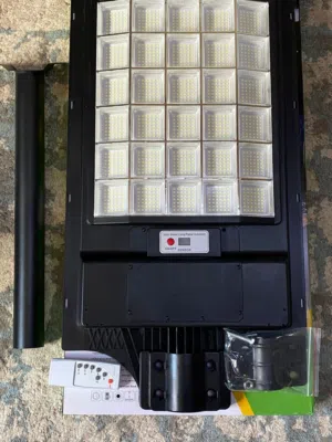 كشاف طاقة شمسية حجم 8000 الف واط يوجد توصيل جميع مناطق السلطنة