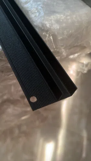 F قطاع ألمونيوم حرف