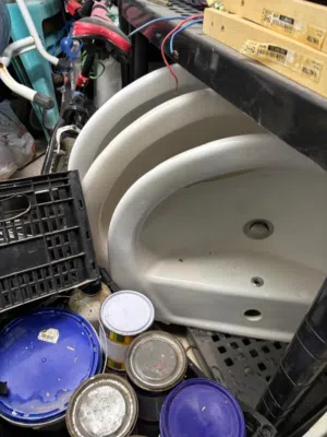 مغاسل معلقة