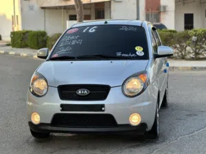كيا مورنيق 2010
