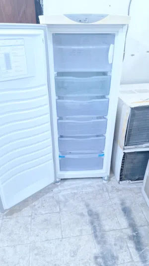 بيع فريزر ويربول ايطالي حجم وسط 14 قدم حال ممتازه جدا مع التوصيل والكفاله