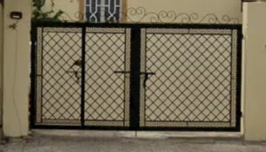 باب خارجي مستعمل