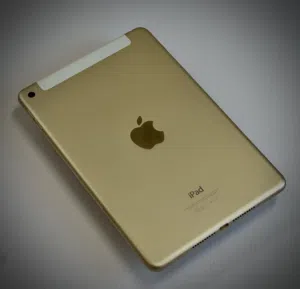للبيع أيباد ميني 4 / Ipad mini 4/ ذهبي مع سيم كارد بحالة ممتازة