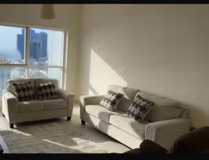 طقم كنب 5 مقاعد وطاولة احذيه للبيع بشكل عاجل.    Sofa and shoes cabinet for sals