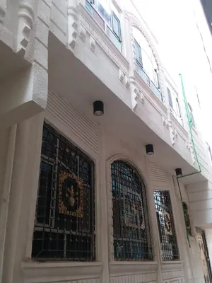‏٣ غرف نوم ‏.‏ حمّامين ‏.‏ 20 م٢‏4