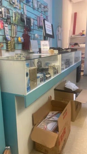 اثاث محل وكاونتر نظيف بلون مميز