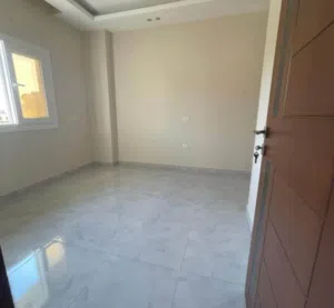 شقه للبيع بمقدم 450الف