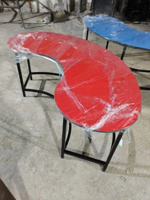 طاولة كدني بيضوي خشب قواعدها حديد