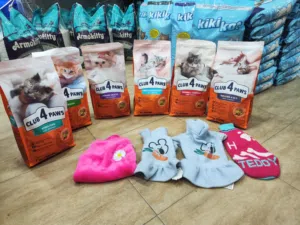 اكل قطط كلوب فور باوس 2 كيلو جميع النكهات بالاضافه الى بلوزه شتويه عرض سفاح