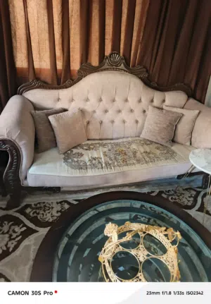 للبيع طقم كنب 7 مقاعد بحالة ممتازة