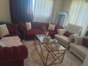طقم كنب مستخدم شبه جديد. مستخدم قليل جدا خشب ممتاز