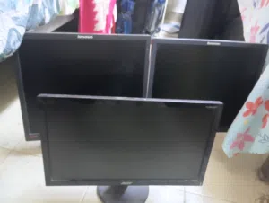 18.5 Acer monitors for sale  in Al Rayyan